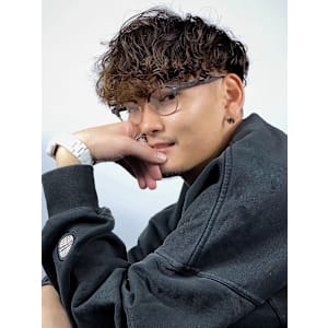 【スペインカール】強めパーマ×フェードで魅せる大人マッシュ - ヒロ銀座ヘアーサロン銀座一丁目店【ヒロギンザヘアーサロンギンザイッチョウメテン】掲載中