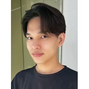 韓国風センターパート 眉毛カット 20代 フェザーパーマ - Men's salon SEPT. 博多【メンズサロン セプト ハカタ】掲載中