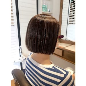 切りっぱなしボブ+ハイライトカラー