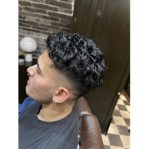 ウエービングパーマ - Million Bucks Barbershop 御徒町店【ミリオンバックスバーバーショップ オカチマチテン】掲載中