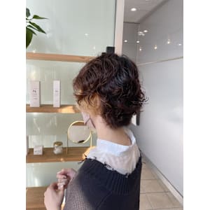ショートパーマ/インナーカラー - 半個室型美容室 Sourire 馬出店【ハンコシツガタビヨウシツスーリールマイダシ】掲載中