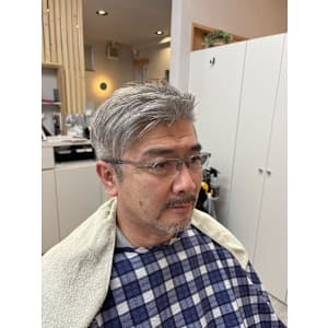 ベテランバーバーがつくるこだわりのダンディー刈り上げ