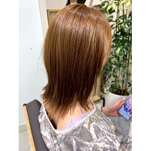 ミルクティーベージュ ミディアムレイヤー ツヤ髪カラー - Ai WilL【アイウィル】掲載中