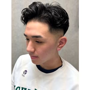 ナチュラルパーマ アップバング フェードカット 黒髪 20代 - 全室完全個室 THIS IS BARBER 4th【ディスイズバーバーフォース】掲載中
