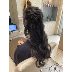 編み込みハーフアップで魅せる、大人上品アレンジ - VISAGE plus【ヴィサージュ プラス】【ヴィサージュ プラス】掲載中