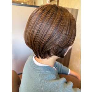 白髪を活かす艶ブラウンの丸みショートボブ - La briller 成田公津の杜【ラ ブリエ】白髪ぼかし/髪質改善/ヘッドスパ【ラ ブリエ】掲載中