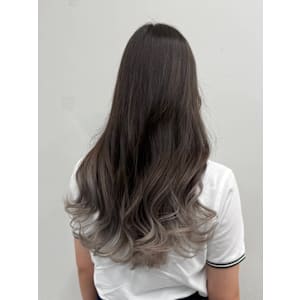 20代/30代/グラデーション/シルバーアッシュ/レイヤー - siesta by amble luxe 池袋【シエスタ バイ アンブルリュクス】【シエスタ バイ アンブルリュクス】掲載中