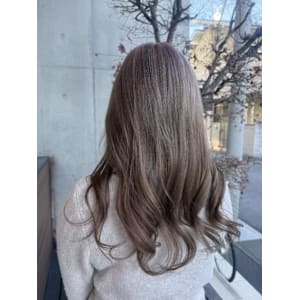 髪が垢抜ける透明感ブリーチカラー - EMU international 春日部本店【エムインターナショナル】掲載中