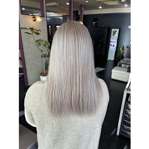 ホワイトシルバー - AIZU 渋沢 白髪ぼかし ハイライト 髪質改善【アイズ シブサワ シラガボカシ ハイライト カミシツカイゼン】掲載中