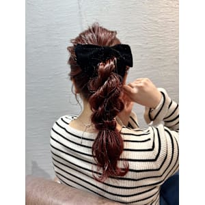 赤髪のカジュアルアレンジ - 半個室型美容室 Sourire 博多店【ハンコシツガタビヨウシツスーリールハカタテン】掲載中