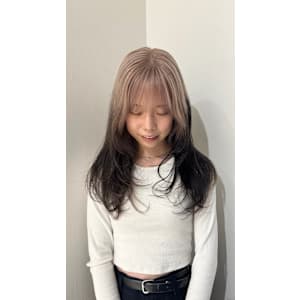 抜け感ルーツカラー - EARTH/E 吉祥寺店 ハイライト/髪質改善/縮毛矯正【アース　エレガンス　キチジョウジテン　ハイライト　カミシツカイゼン　シュクモウキョウセイ】掲載中