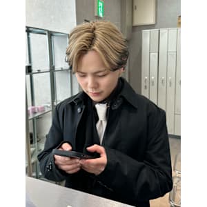 エンドカラー(ブリーチ/センターパート/デザインカラー) - Men’s salon Zina 天神 ［メンズカット/眉毛/韓国/パーマ］【メンズサロンジーナ】【メンズサロン　ジーナ　テンジン　メンズカット　マユゲ　カンコク　パーマ　メンズサロン　ジーナ】掲載中