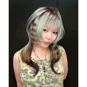 スラッシュカラー　デザインカラー　ケアブリーチカラー　ウルフ - Null 原宿店 デザインカラー/ダブルカラー【ヌルハラジュクテン デザインカラー ダブルカラー】掲載中