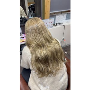 ブロンドヘアー