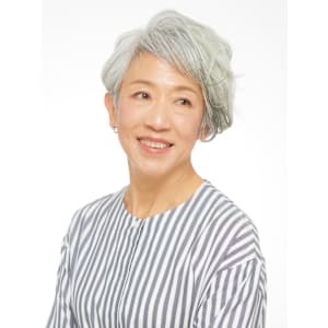 グレイヘアにおすすめ◎アシンメトリーパーマ - えがお美容室【エガオビヨウシツ】掲載中