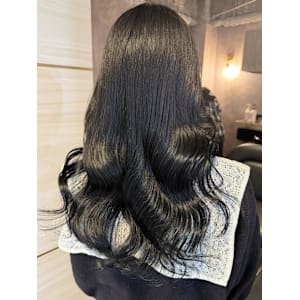 《高橋亜美》ブルーブラック/大宮/艶カラー - elu by lovis【エル バイ ラビス】掲載中