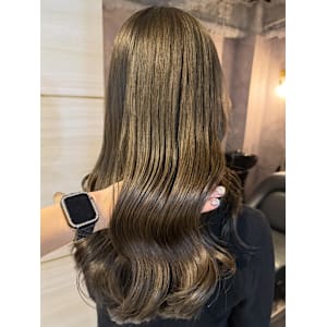 《高橋亜美》オリーブグレージュ/オリーブ/艶カラー - elu by lovis【エル バイ ラビス】掲載中