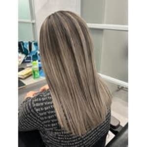 ホワイトベージュのバレイヤージュ - newi 所沢【ネウィ トコロザワ】掲載中