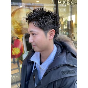 30代メンズショートパーマ - HAREKE AVEDA&HAREKE 8【ハレケアヴェダアンドハレケエイト】掲載中