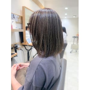 白髪ぼかし細めハイライト30代40代50代セミディ - Mira by KENJE【ミラバイケンジ】掲載中