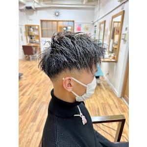 アップバングスキンフェードカット - hair studio Romeo【ロメオ】掲載中