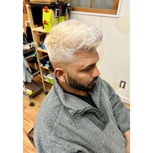 ホワイトブロンドスキンフェードカット - hair studio Romeo【ロメオ】掲載中