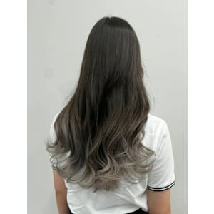 グラデーションカラー　シルバーグレージュ - siesta by amble luxe 池袋【シエスタ バイ アンブルリュクス】【シエスタ バイ アンブルリュクス】掲載中