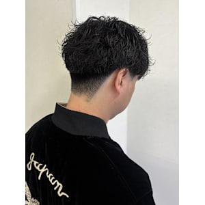 あまり派手すぎないゆるふわシャドウパーマ