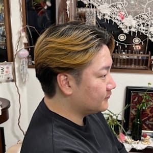 メンズ／立体感ハイトーンの大人センターパート