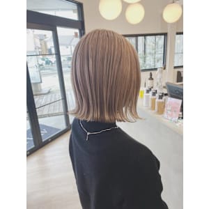 ミルクティーベージュ/ハイトーンカラー/切りっぱなしボブ