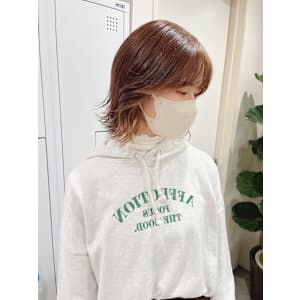 大人可愛いミディアムショート/イヤリングカラー