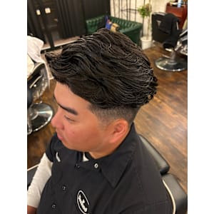 スキンフェード スリックバック - Bro Tokyo BARBERSHOP 神田店 MEN'S専門理容室【ブロートーキョーバーバーショップカンダテンメンズセンモンリヨウシツ】掲載中