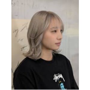 ホワイトベージュ【Stylist/MEE】 - MAAAAAC【マーシー】掲載中