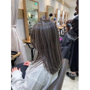 白髪ぼかしハイライトカラー30代40代50代ブルーグレージュ - STELLA by KENJE【ステラバイケンジ】掲載中