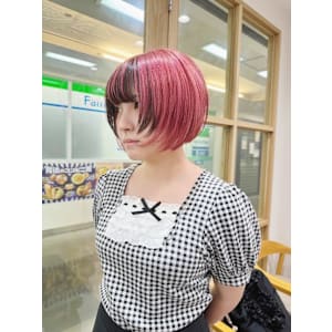 ボブショート/ショートボブレイヤー/赤髪/デザインカラー