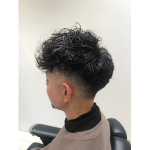【麻布十番/メンズカット】フェード　パーマ　前髪長め - salon.de.SHILO 【メンズ理容室/バーバー】【サロンドシロ メンズリヨウシツ バーバー】掲載中