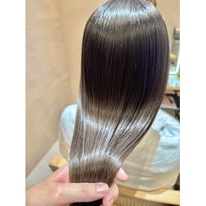 うるつや縮毛矯正 - 半個室型美容室 Sourire 新宮店【ハンコシツガタビヨウシツ スーリール シングウテン】掲載中