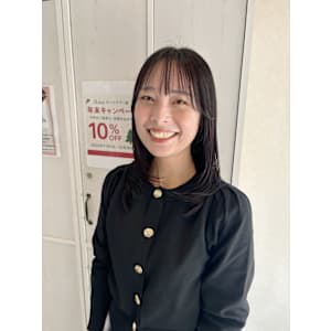 レイヤーカット×重たくならないダークトーンカラー