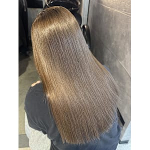 《鈴木茉奈》オリーブベージュ/ブリーチなし/透明感 - elu by lovis【エル バイ ラビス】掲載中