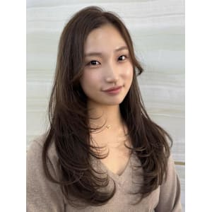 《鈴木茉奈》アッシュブラウン/ざくざくレイヤー/大宮 - elu by lovis【エル バイ ラビス】掲載中