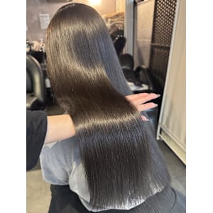 《鈴木茉奈》アッシュブラック/暗髪/艶髪/透明感 - elu by lovis【エル バイ ラビス】掲載中