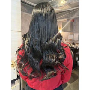 《高橋亜美》ブルーブラック/艶カラー/大宮 - elu by lovis【エル バイ ラビス】掲載中