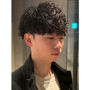 ツイストスパイラルパーマ メンズショート 20代 刈り上げ - Men's Salon bloc【メンズサロンブロック】掲載中