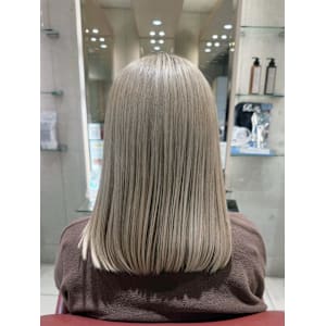 赤みを消す大人のためのブリーチヘア - EMU international 春日部本店【エムインターナショナル】掲載中