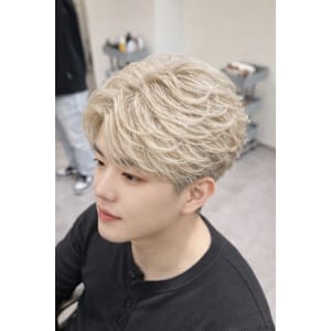 ホワイトブロンド×フェザーパーマ