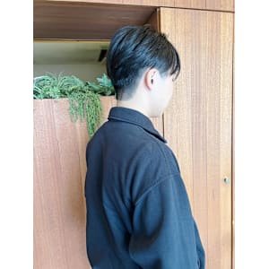 センターパートのバックスタイル