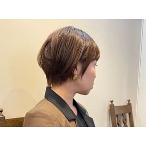 耳かけショートスタイル - さんかく美容室【サンカクビヨウシツ】掲載中