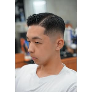 スキンフェードサイドパート　