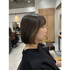 ベージュインナー×切りっぱなしボブ - t o t . f a m .【トット ファム】掲載中