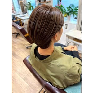 ショートボブ 白髪ぼかしハイライト 30代 アッシュブラウン - hair salon Rich 横須賀中央店【ヘアーサロンリッチ ヨコスカチュウオウテン】掲載中